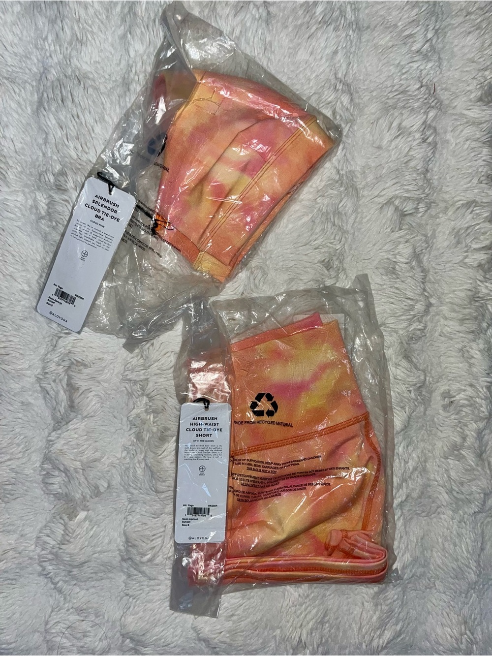 ✨‼️FLASH ☀️ SALE⚡️ NWT Alo Yoga Airbrush Cloud Tie Dye Bra & Shorts 🌅 Set - Picture 4 of 4